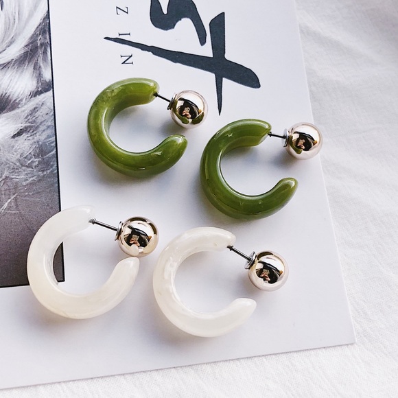 Jewelry - 20mm Small Tortoise Hoop Earrings (Green & White)
